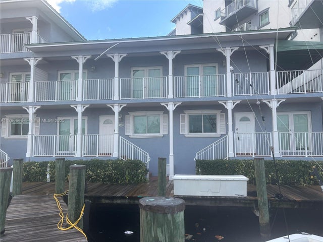 1 of 42 - 2415 Nw 16th St Rd 103, Miami, FL