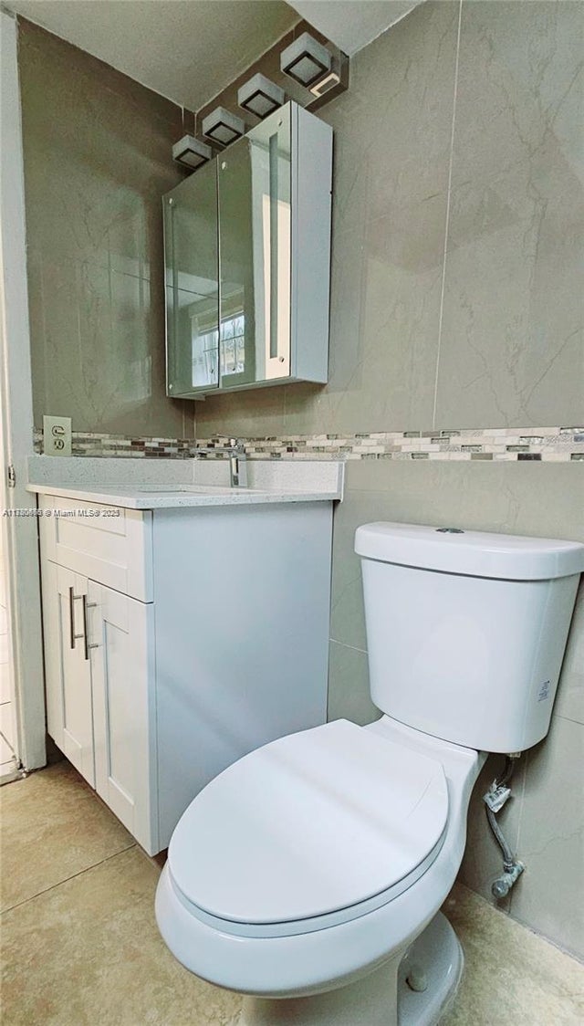 5 of 8 - 12500 Ne 5th Ave 101, North Miami, FL