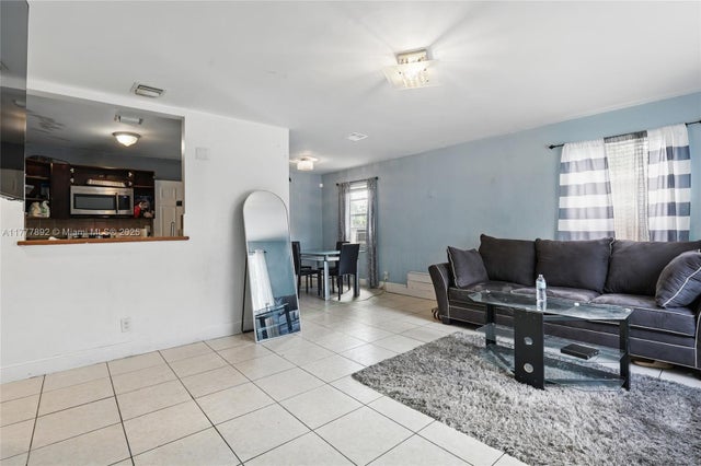 4 of 28 - 936 38th St, West Palm Beach, FL