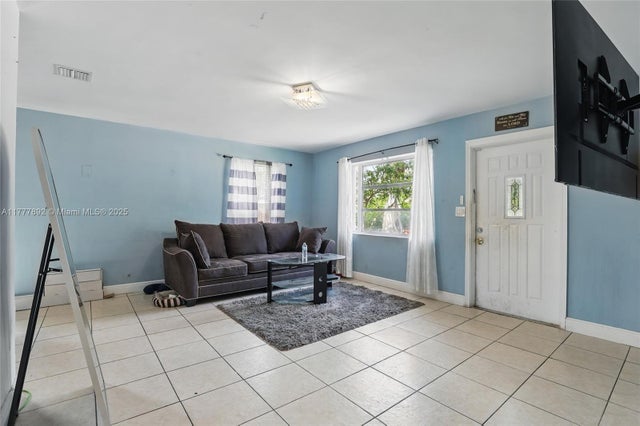 5 of 28 - 936 38th St, West Palm Beach, FL