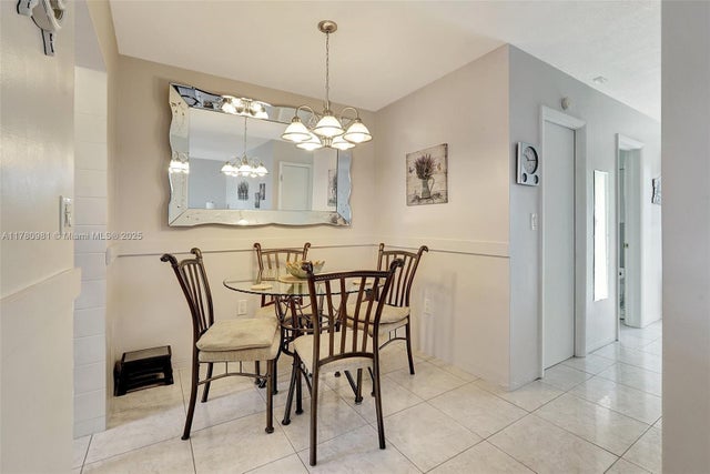5 of 33 - 16801 Ne 13th Ave 206, Miami, FL