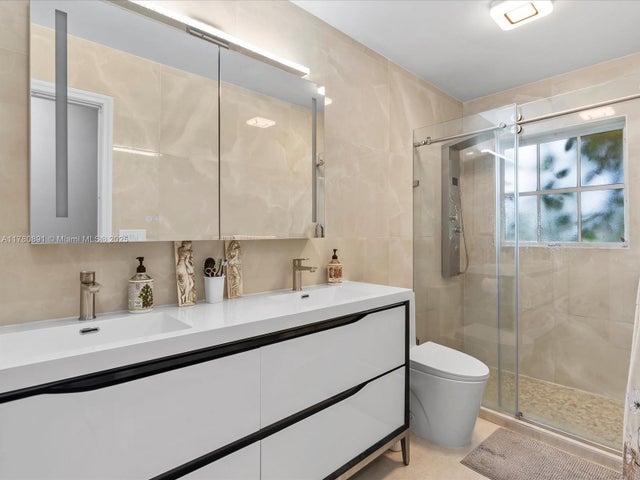 4 of 49 - 16621 Royal Poinciana Ct, Weston, FL
