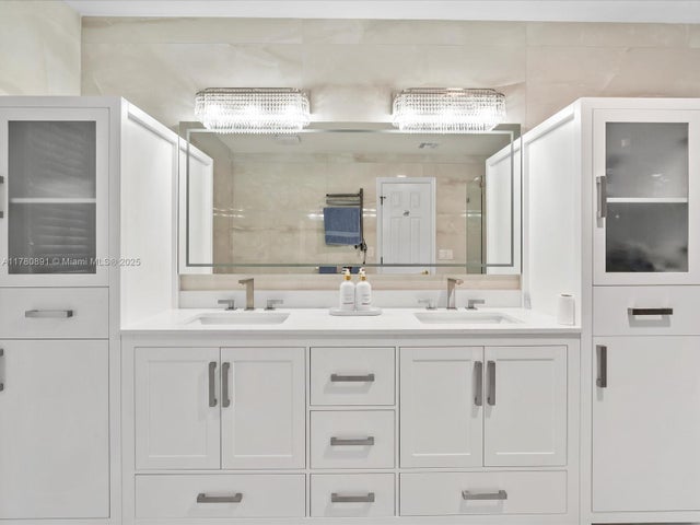 5 of 49 - 16621 Royal Poinciana Ct, Weston, FL