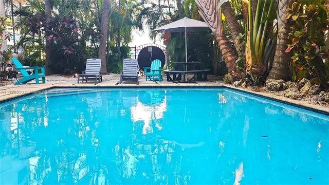 3 of 27 - 420 15th St 302, Miami Beach, FL