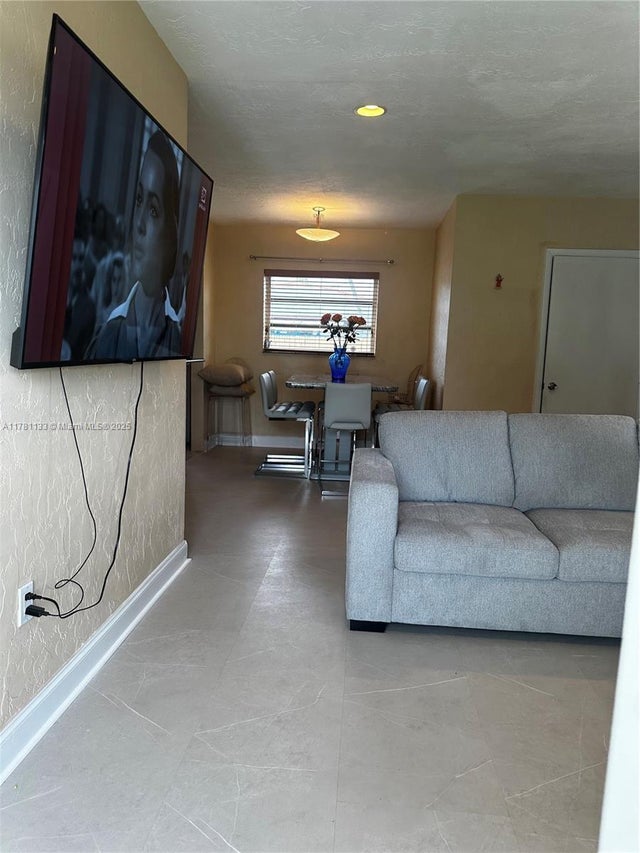 5 of 31 - 7540 Sw 37th St, Miami, FL