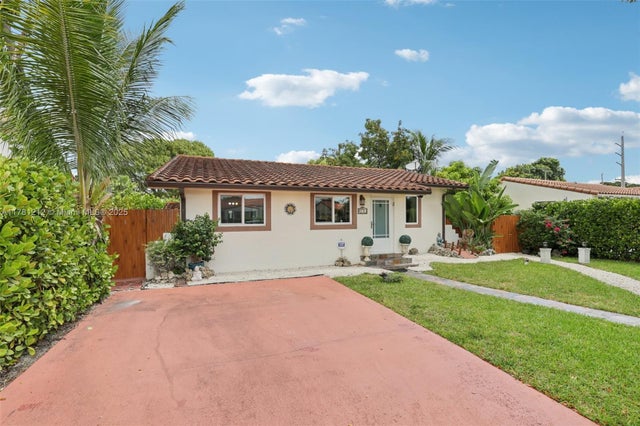 2 of 48 - 4331 Sw 7th St, Miami, FL