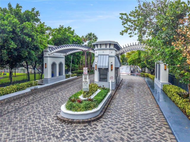 5 of 48 - 311 Poinciana Dr 801, Sunny Isles Beach, FL