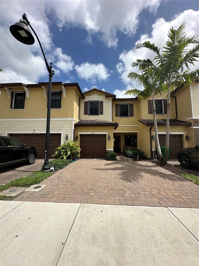 2 of 18 - 4706 Santa Cruz Way, Davie, FL