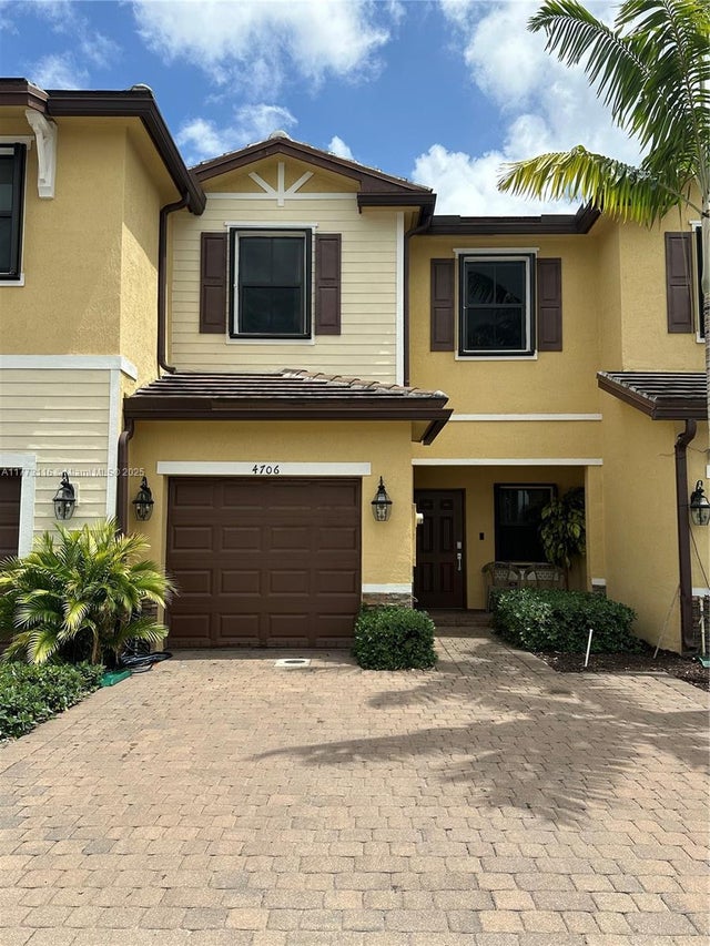 3 of 18 - 4706 Santa Cruz Way, Davie, FL