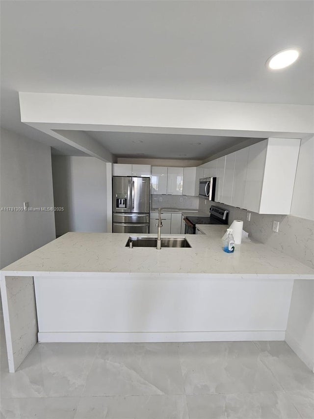 4 of 13 - 7125 Bay Dr 506, Miami Beach, FL