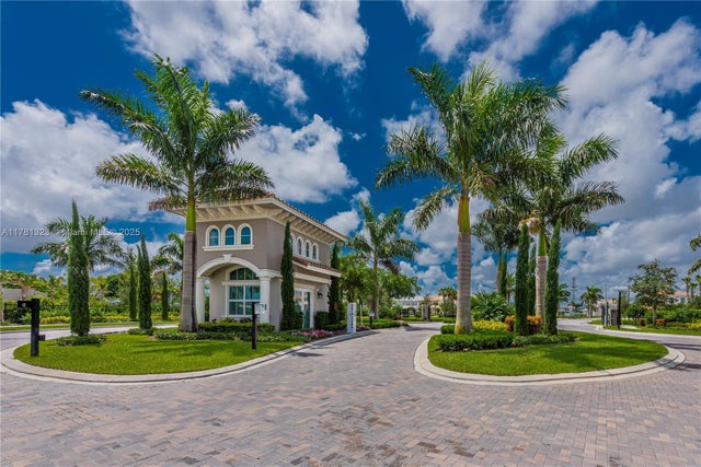 2 of 49 - 4974 Greenway Dr, Hollywood, FL