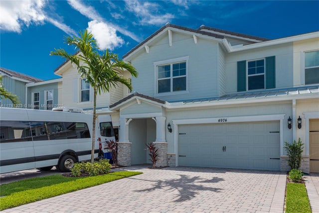 4 of 49 - 4974 Greenway Dr, Hollywood, FL