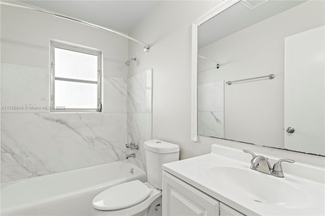 5 of 15 - 1510 W Terrace Dr, Lake Worth, FL