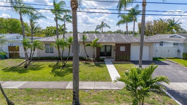 3 of 49 - 5020 Sw 92nd Ave, Miami, FL