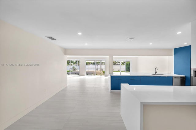 5 of 49 - 5020 Sw 92nd Ave, Miami, FL