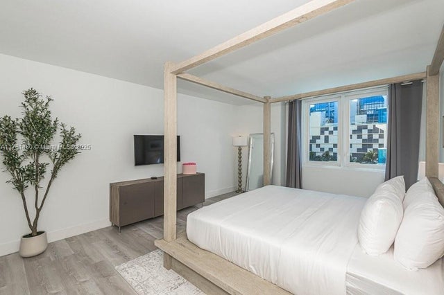 4 of 38 - 2301 Collins Ave 401, Miami Beach, FL
