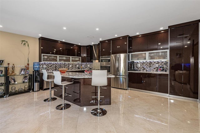 3 of 35 - 1094 Redwood St ., Hollywood, FL