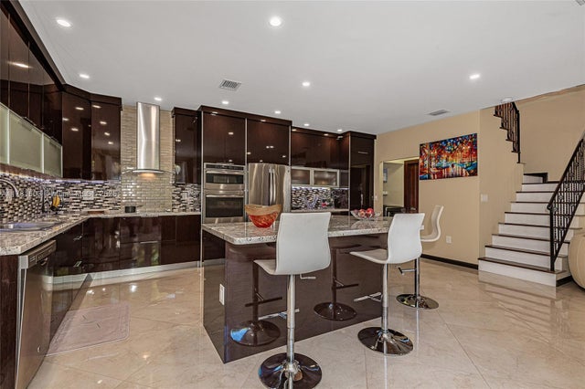 4 of 35 - 1094 Redwood St ., Hollywood, FL