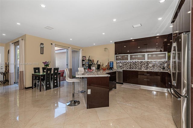 5 of 35 - 1094 Redwood St ., Hollywood, FL