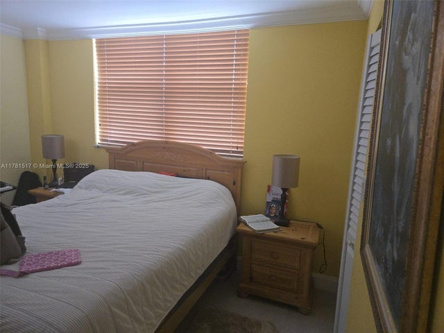 4 of 7 - 6900 Bay Dr 8i, Miami Beach, FL