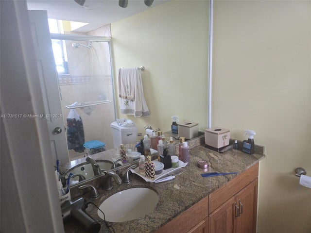 5 of 7 - 6900 Bay Dr 8i, Miami Beach, FL