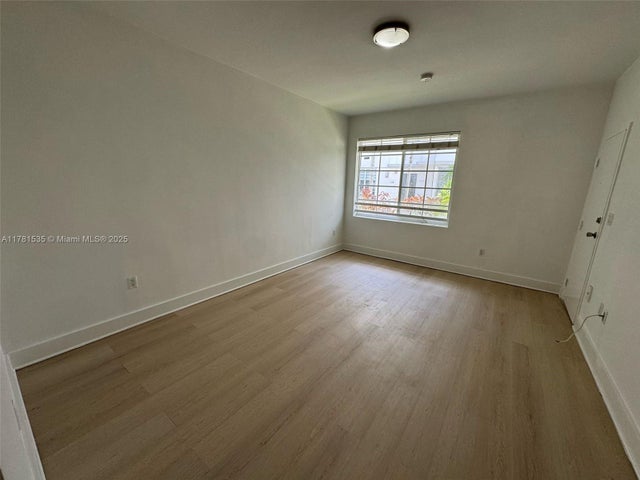 4 of 9 - 1000 Meridian Ave 17, Miami Beach, FL