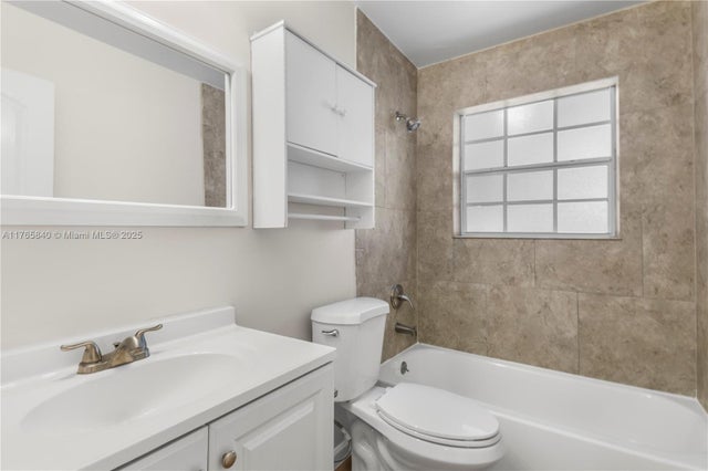4 of 13 - 4630 Sw 25th Ter, Dania Beach, FL