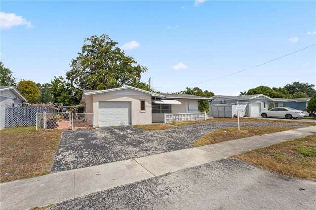 3 of 32 - 7525 Garfield St, Hollywood, FL