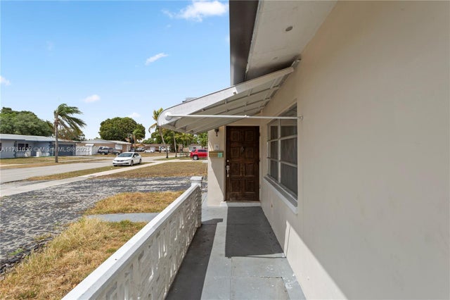 4 of 32 - 7525 Garfield St, Hollywood, FL