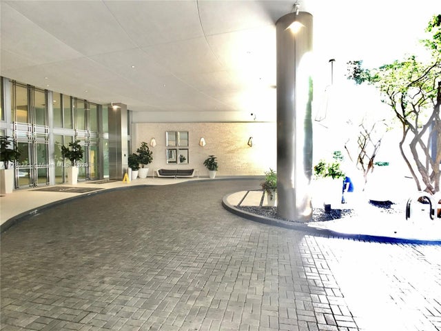 2 of 27 - 92 Sw 3rd St 4410, Miami, FL