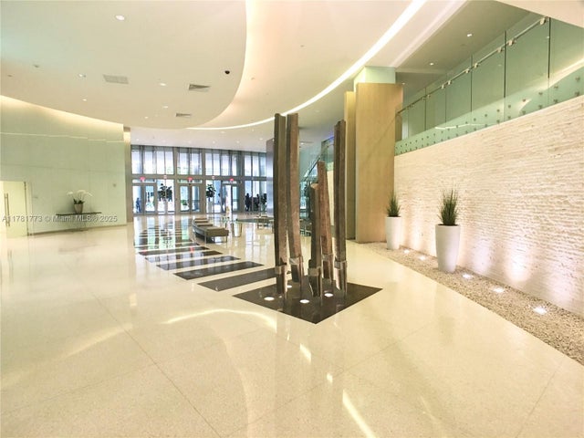 3 of 27 - 92 Sw 3rd St 4410, Miami, FL