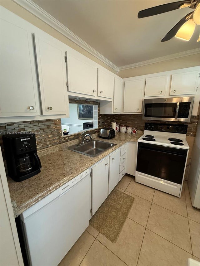 4 of 29 - 3500 Nw 48th Ave 411, Lauderdale Lakes, FL
