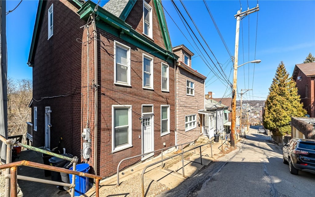 49 Sterling, South Side