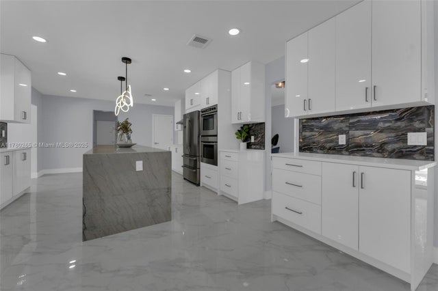 3 of 47 - 2272 Ne 31st St, Lighthouse Point, FL
