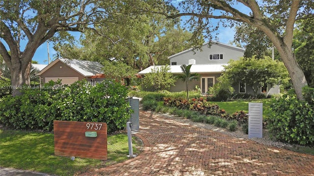 2 of 35 - 9737 Sw 98th St, Miami, FL