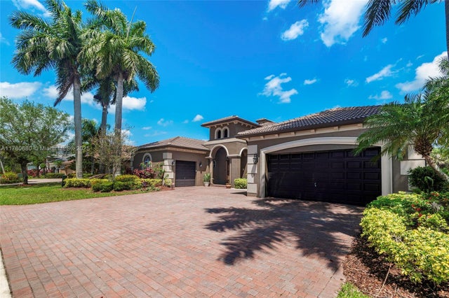 3 of 63 - 561 E Enclave Cir E, Pembroke Pines, FL