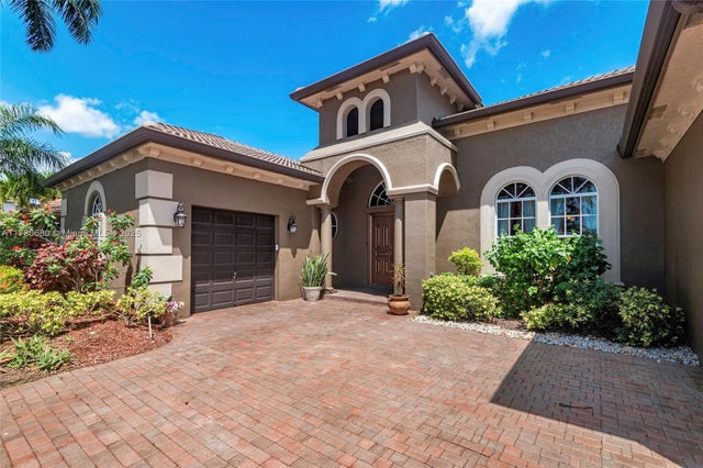 4 of 63 - 561 E Enclave Cir E, Pembroke Pines, FL