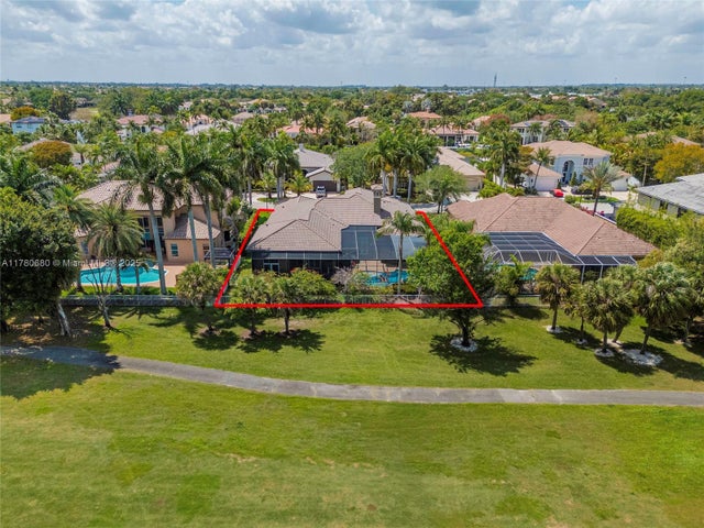 5 of 63 - 561 E Enclave Cir E, Pembroke Pines, FL