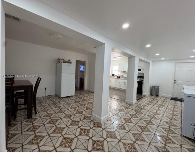 4 of 20 - 602 E 50th St, Hialeah, FL