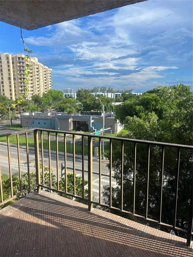 4 of 16 - 1465 Ne 123rd St 515, North Miami, FL
