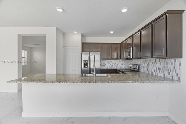 3 of 40 - 10572 W 35th Way, Hialeah, FL