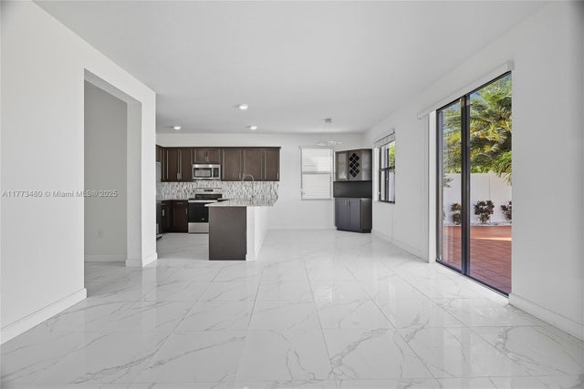 4 of 40 - 10572 W 35th Way, Hialeah, FL