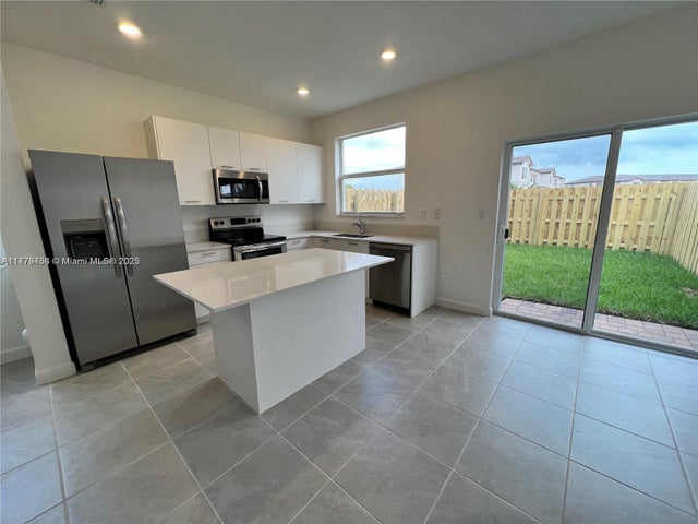 4 of 21 - 12285 Nw 24th Pl, Miami, FL