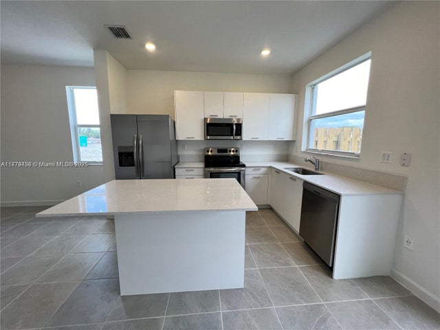5 of 21 - 12285 Nw 24th Pl, Miami, FL