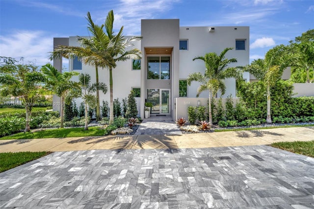 1 of 54 - 544 N Victoria Park Rd, Fort Lauderdale, FL