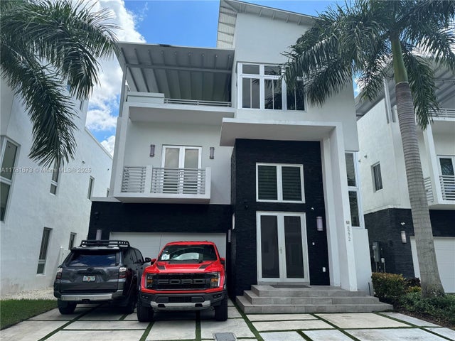 1 of 41 - 8272 Nw 33rd Ter, Doral, FL