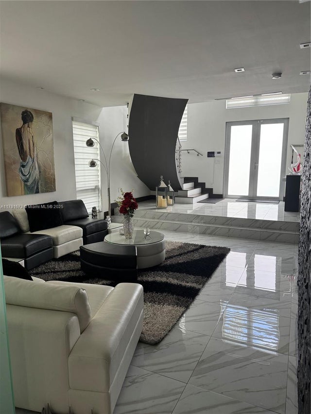 3 of 41 - 8272 Nw 33rd Ter, Doral, FL