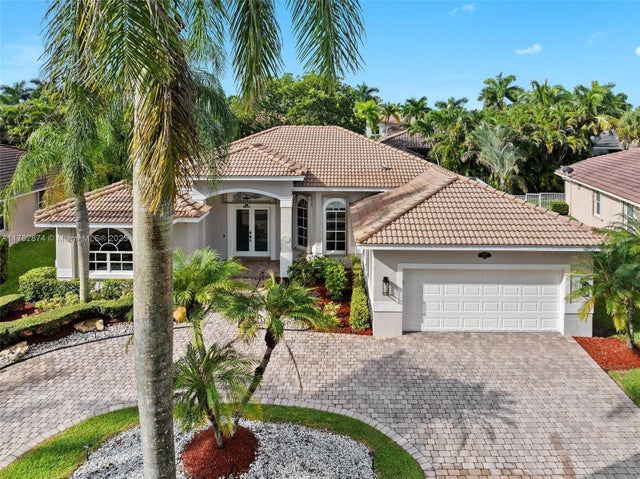 1807 Victoria Pointe Cir, Weston
