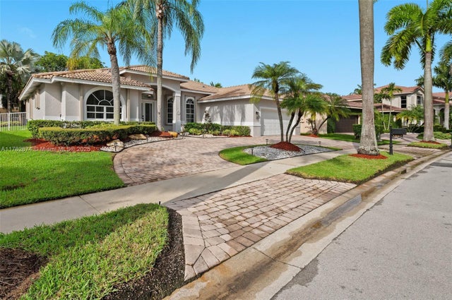 3 of 35 - 1807 Victoria Pointe Cir, Weston, FL