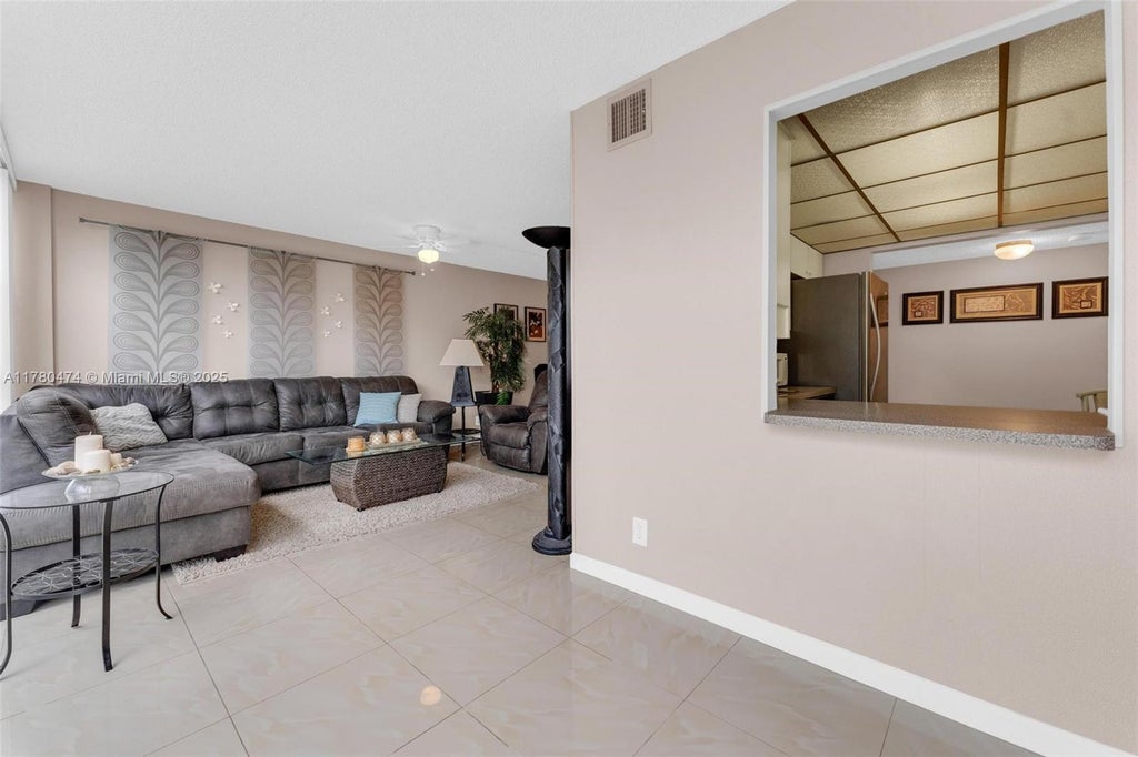 2101 Atlantic Shores Blvd 201, Hallandale Beach